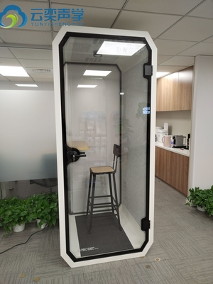 単席オフィス会議ブース コンピュータデスク付き プライベートワーク用の移動式静寂 防音ブース オフィスポッド